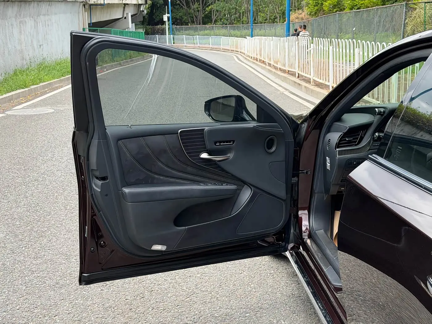 Lexus LS 2019 — Photo 7/19