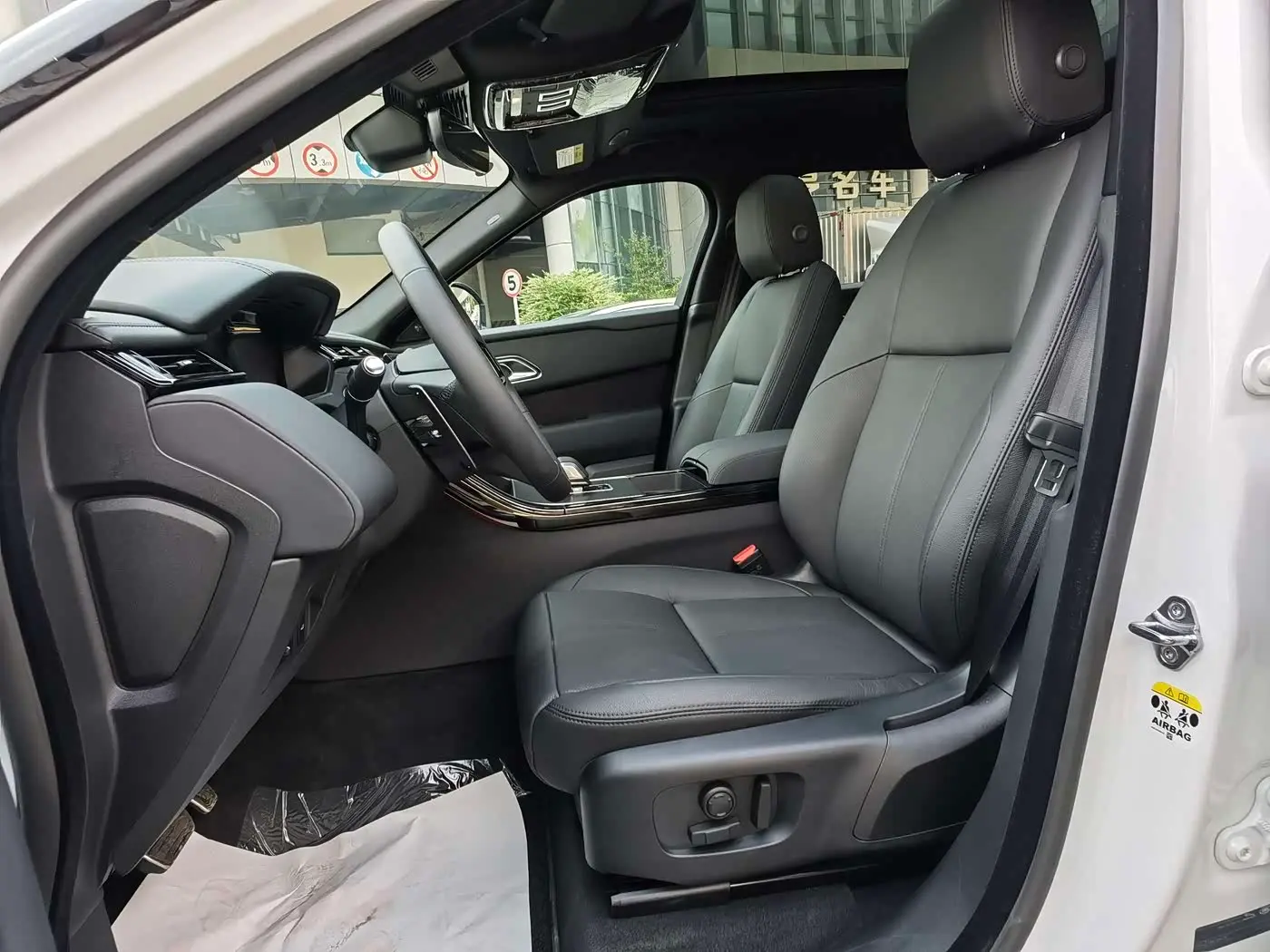 Land Rover Range Rover Velar 2026 — Şəkil 10/13