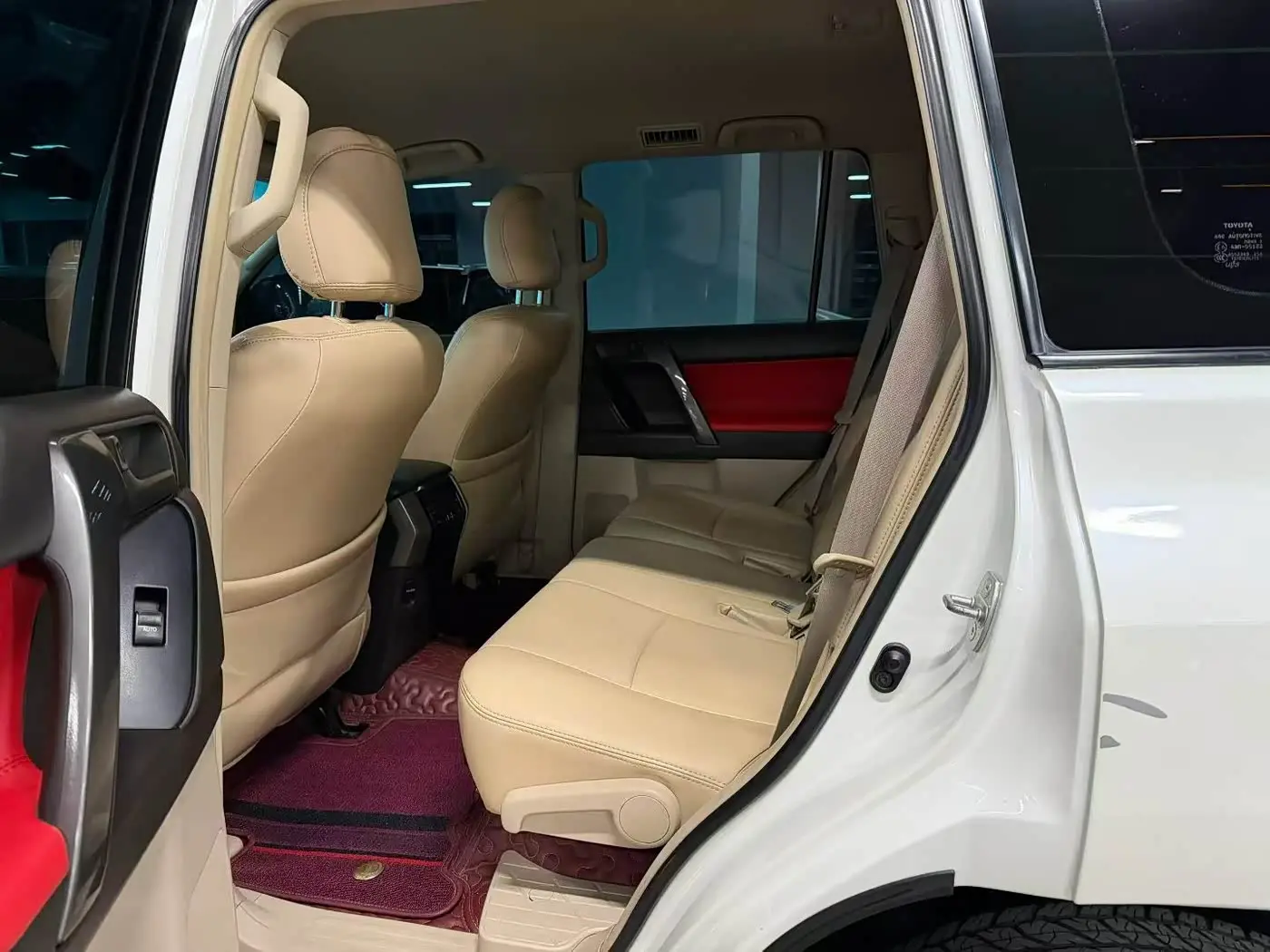 Toyota Prado 2013 — Photo 6/9