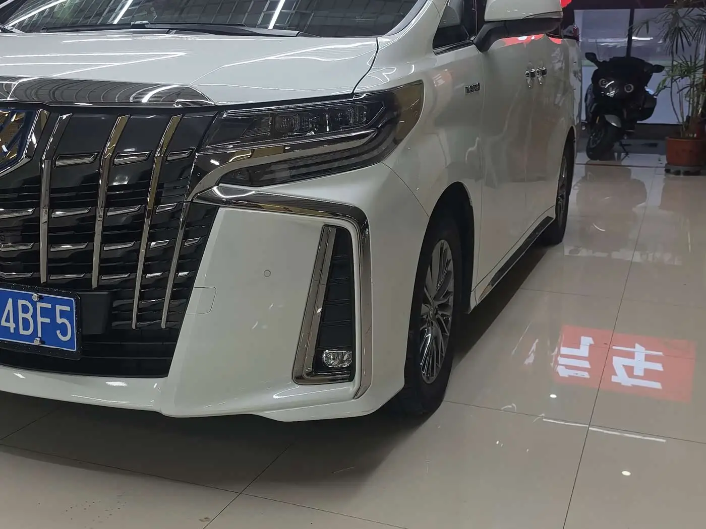 Toyota Alphard, 2023