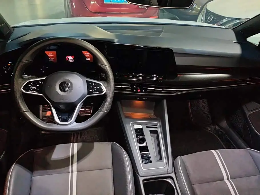 Volkswagen Golf 2024 — Photo 12/16