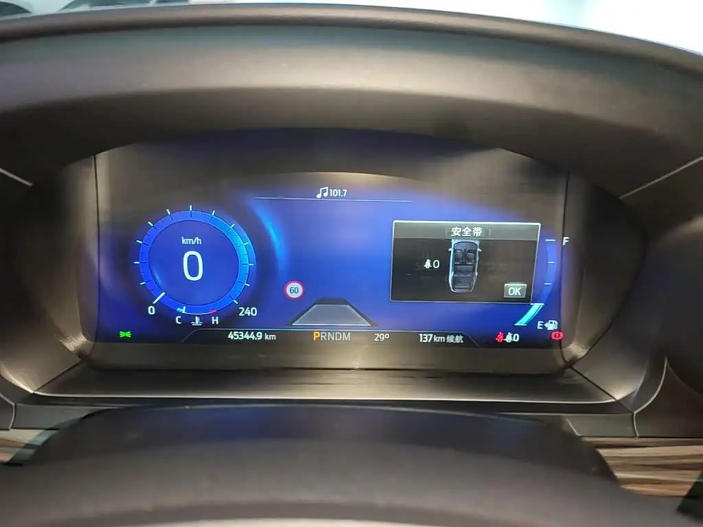 Ford Explorer 2022 — Photo 12/20