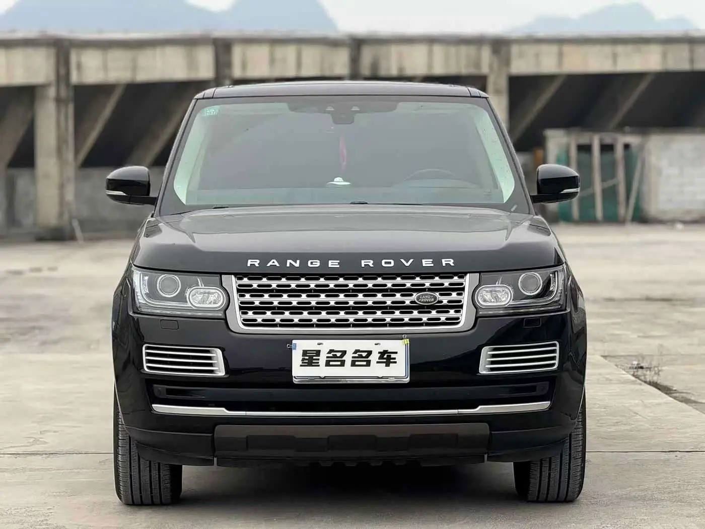 Land Rover Range Rover 2017 — Photo 2/18