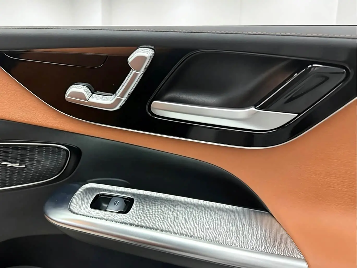 Mercedes-Benz GLC 2024 — Photo 9/9