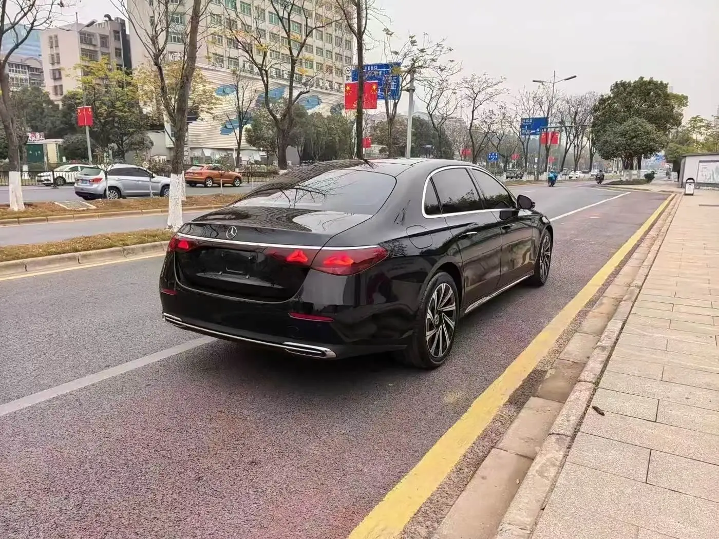 Mercedes-Benz E-Class 2024 — Photo 7/9