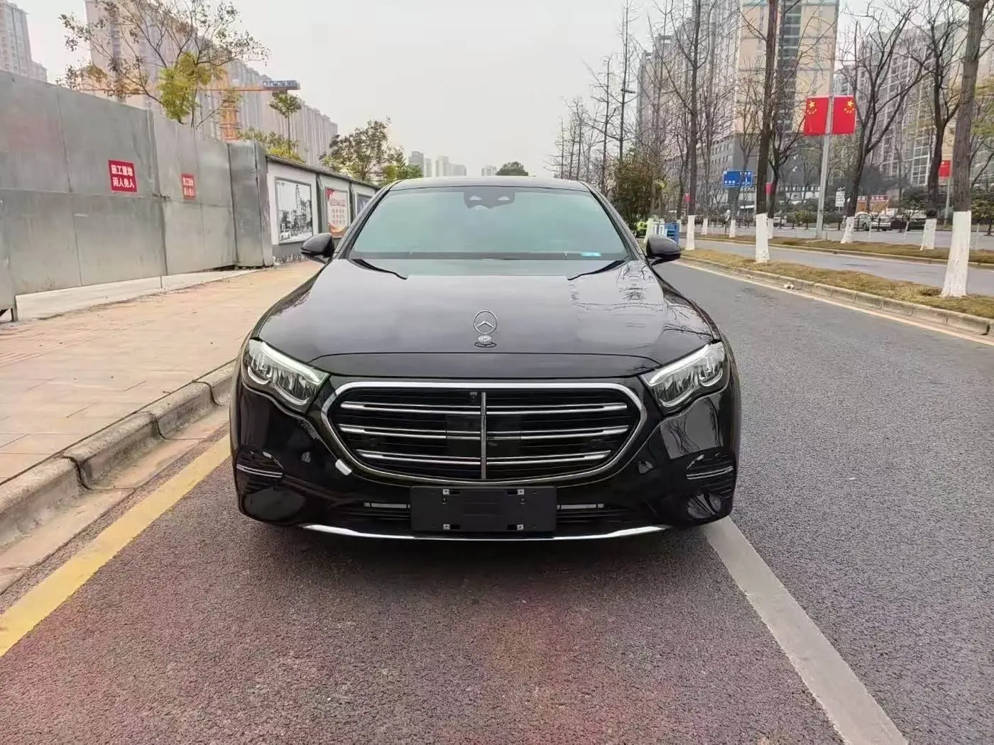 Mercedes-Benz E-Class 2024 — Photo 2/9
