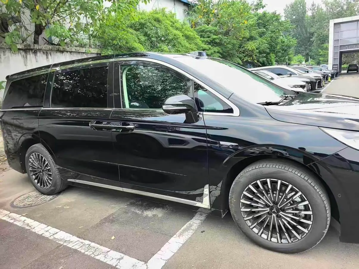 Voyah Auto Voyah Dreamer 2025 — Photo 15/20
