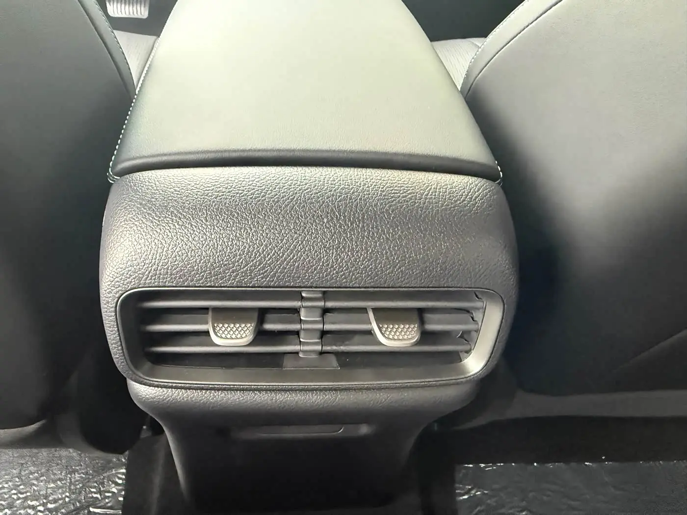 BYD Hai Bao 05 DM-i 2026 — Photo 9/19