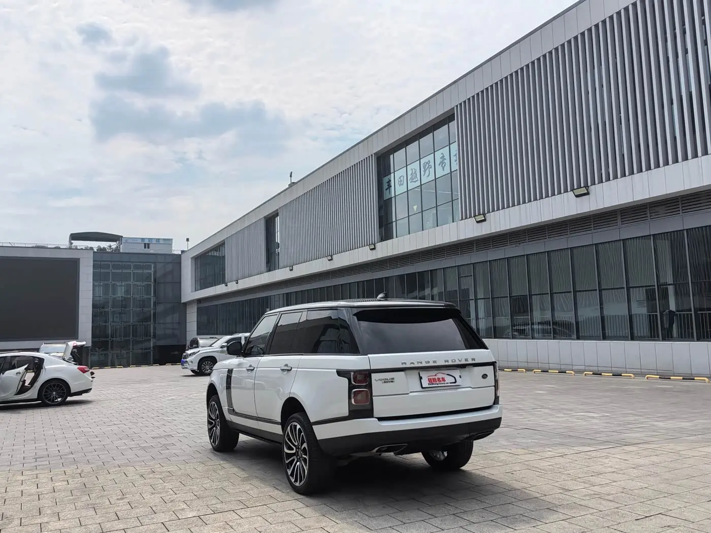 Land Rover Range Rover 2019 — Фото 17/18