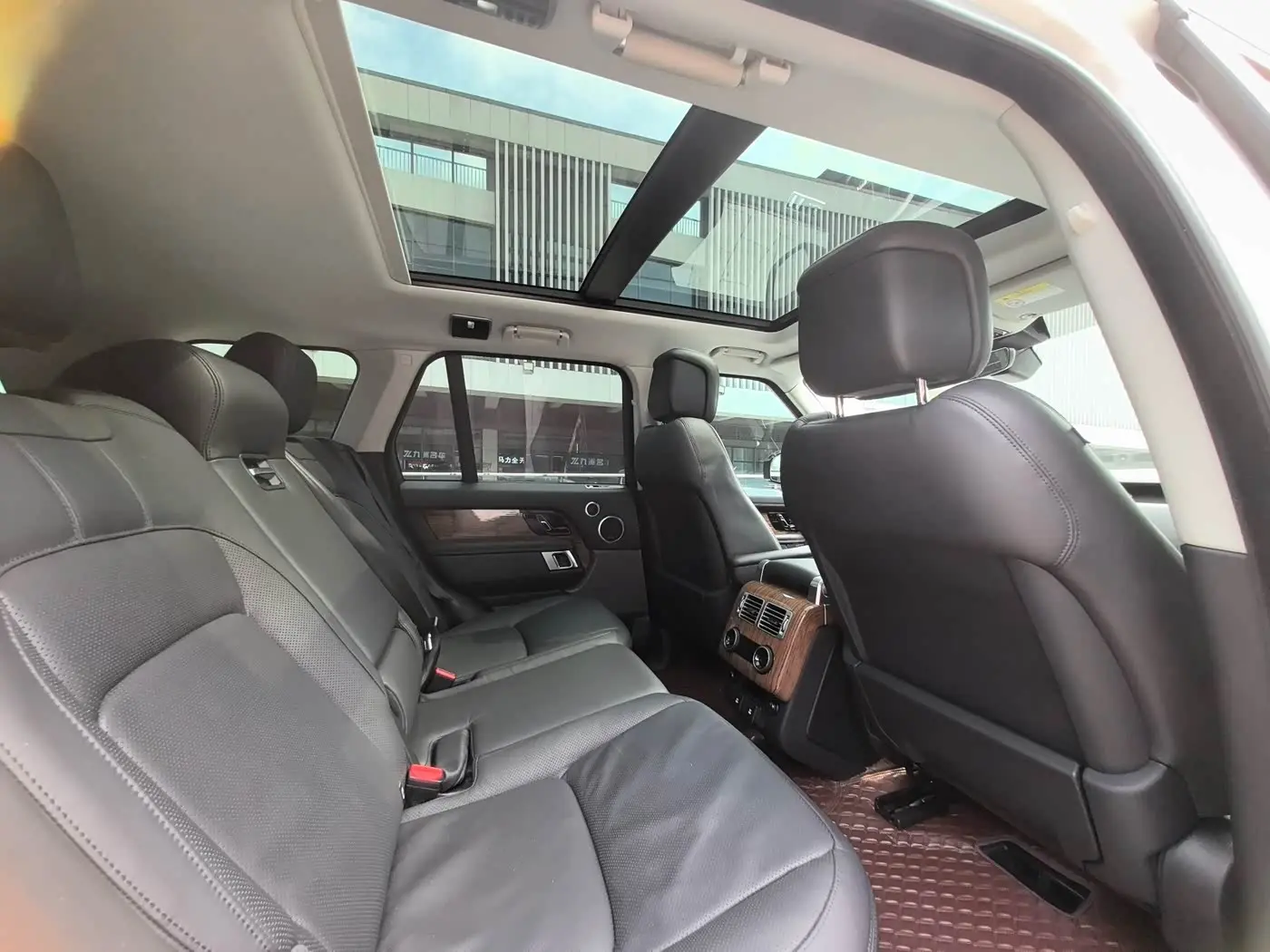 Land Rover Range Rover 2019 — Фото 15/18