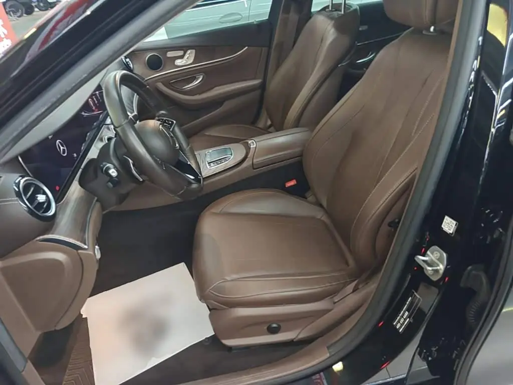 Mercedes-Benz E-Class 2021 — Photo 14/19