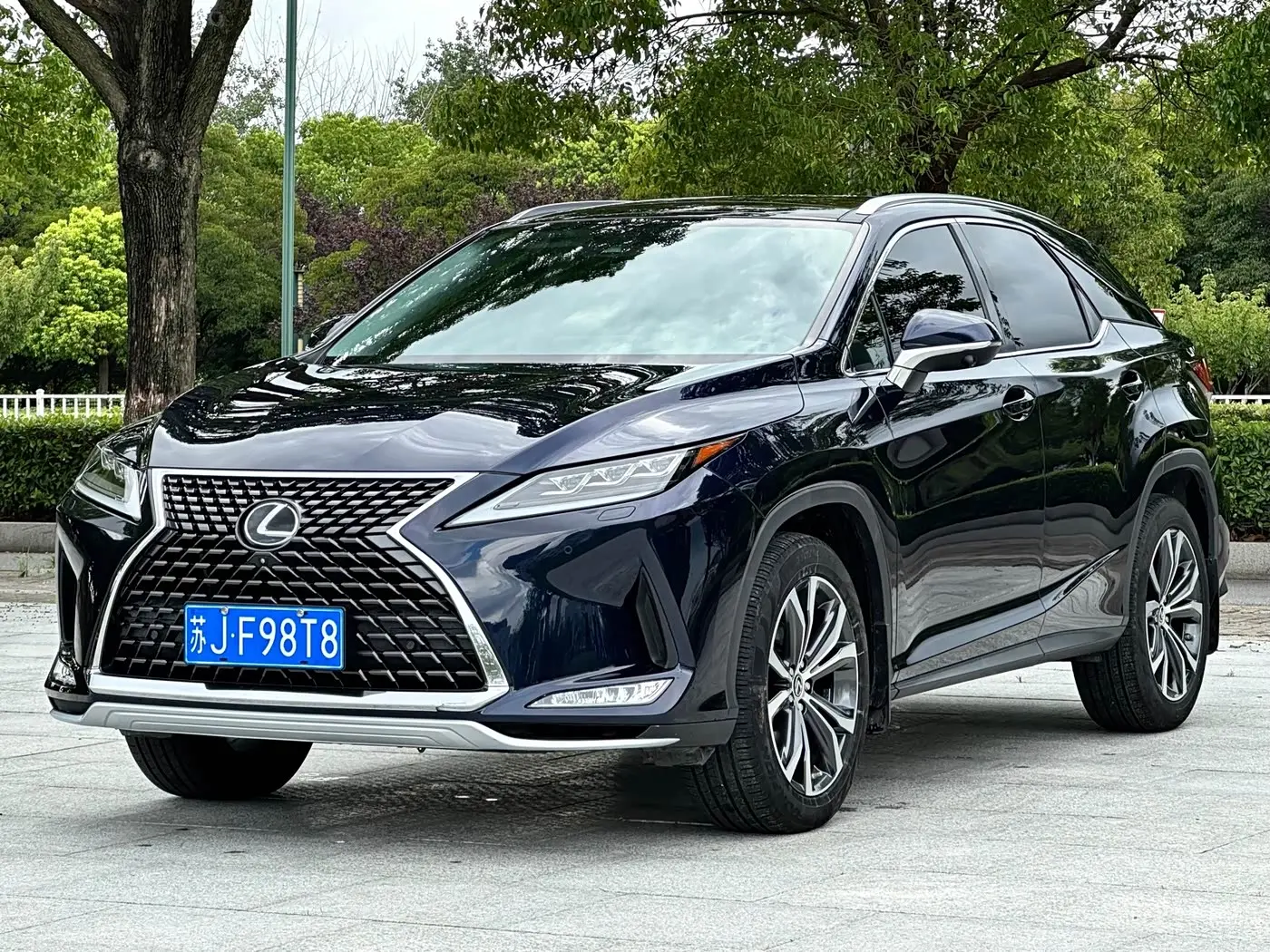 Lexus RX 2021 — Фото 1/19
