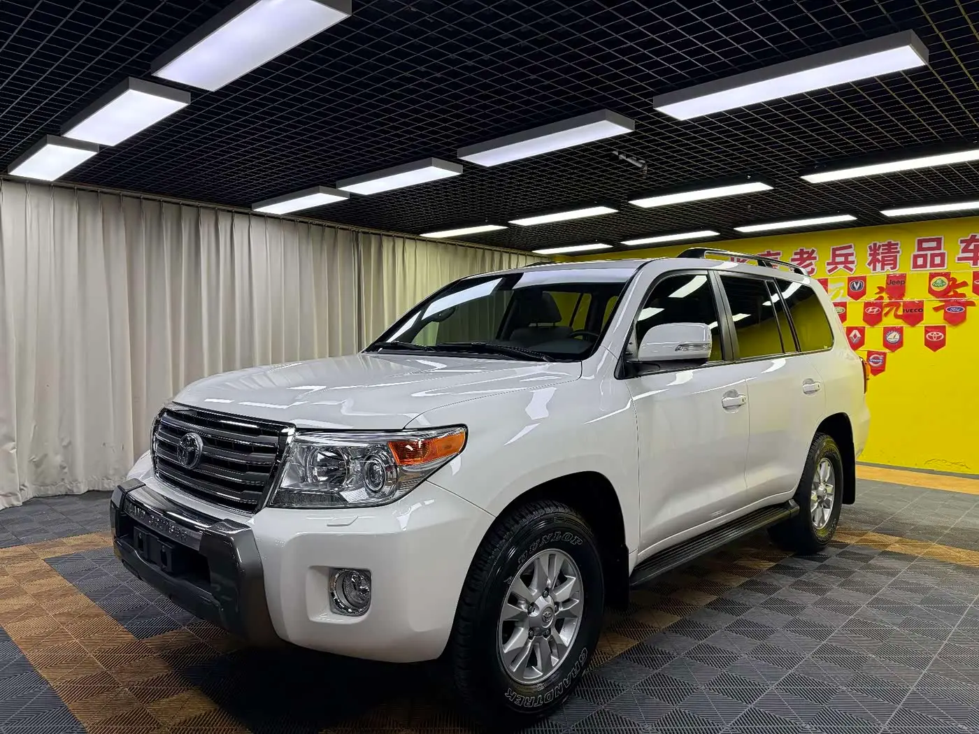 Toyota Land Cruiser 2014 — Фото 1/20