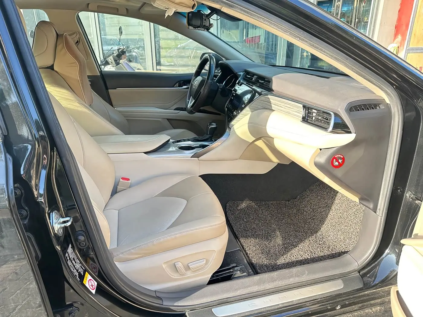 Toyota Camry 2019 — Photo 9/14