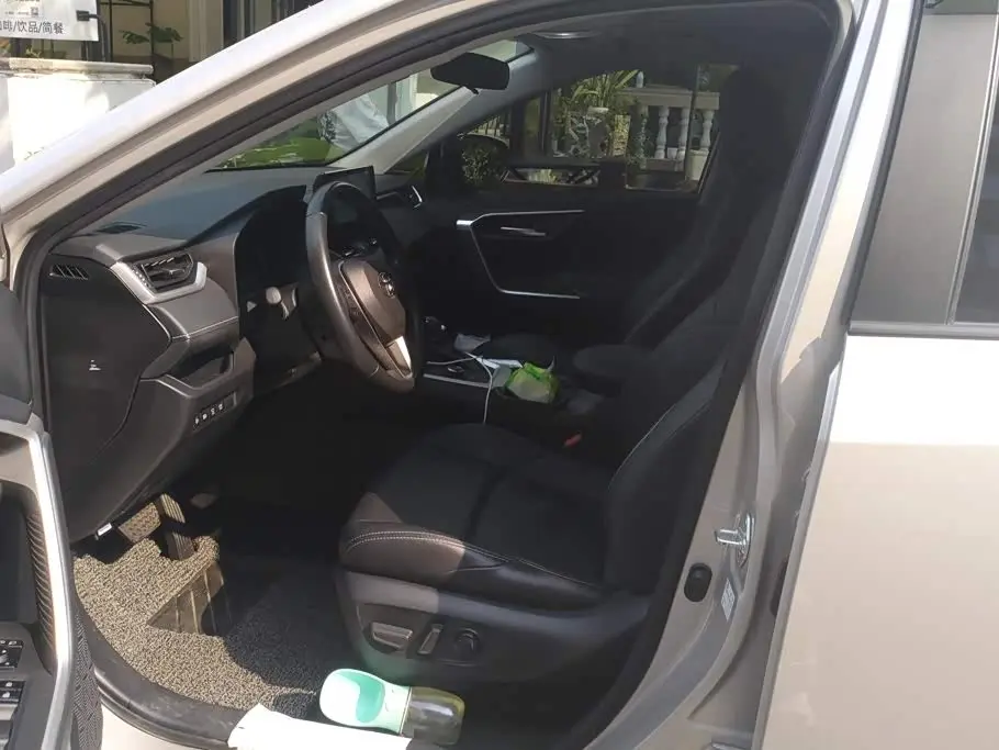 Toyota Wildlander 2023 — Photo 9/16