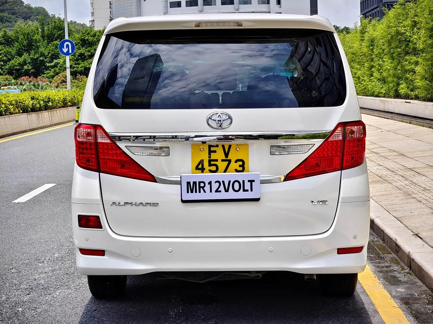 Toyota Alphard 2012 — Photo 4/19