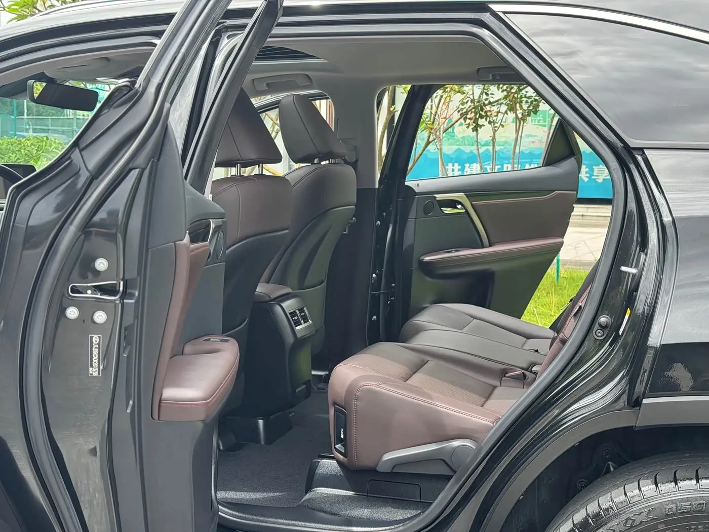 Lexus RX 2019 — Photo 7/20