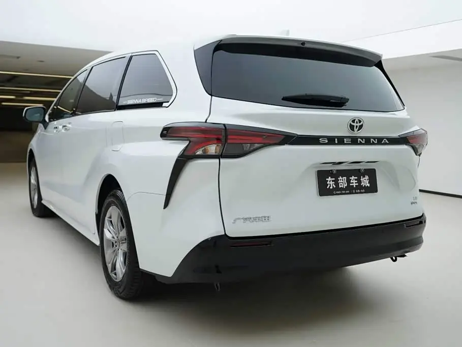 Toyota Sienna 2025 — Photo 4/19