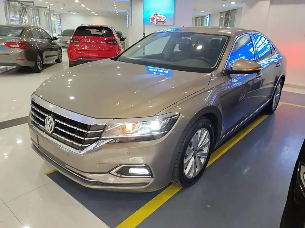 Volkswagen Passat 2019 — Фото 1/20