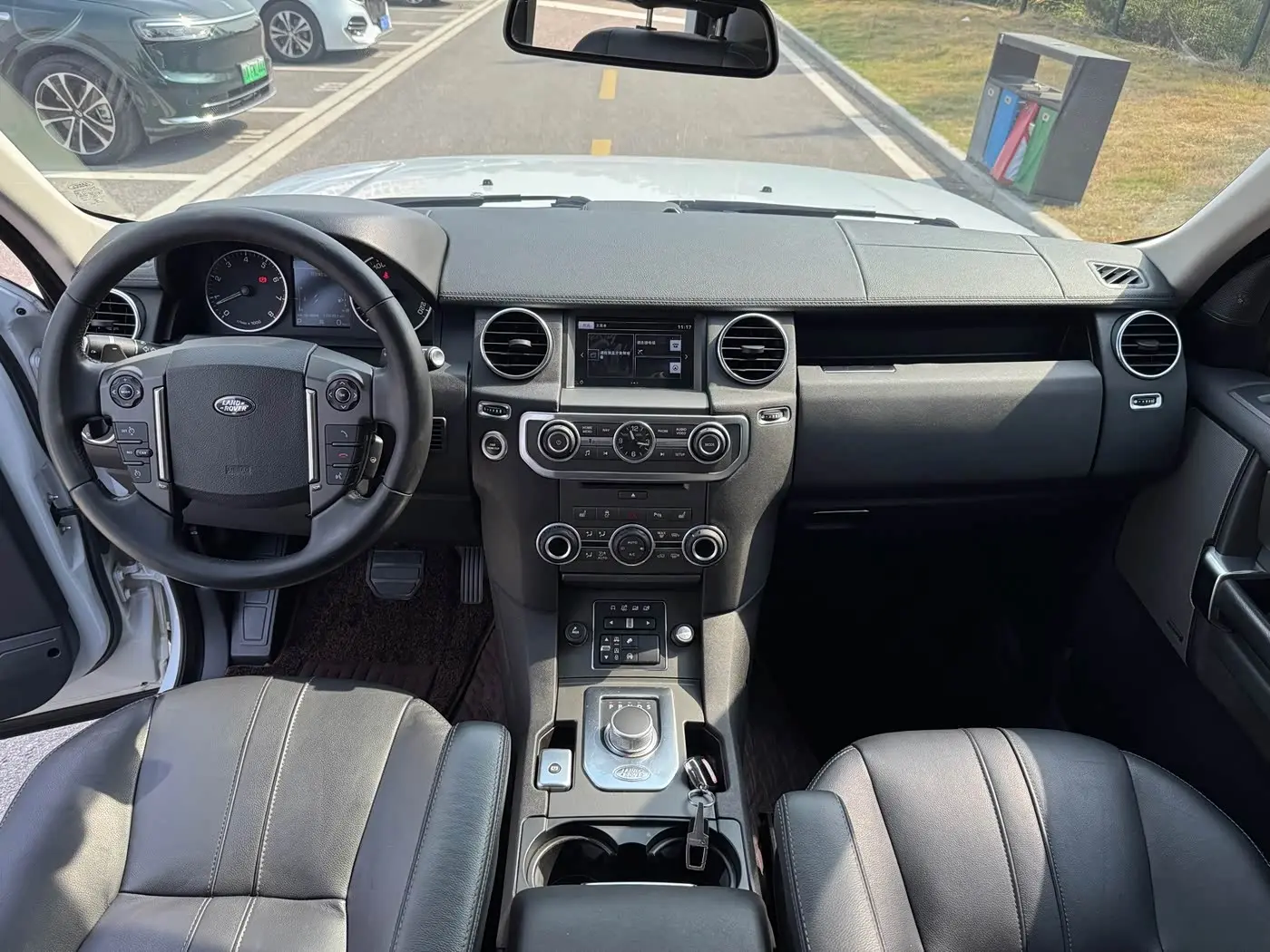 Land Rover Discovery 2016 — Photo 9/20