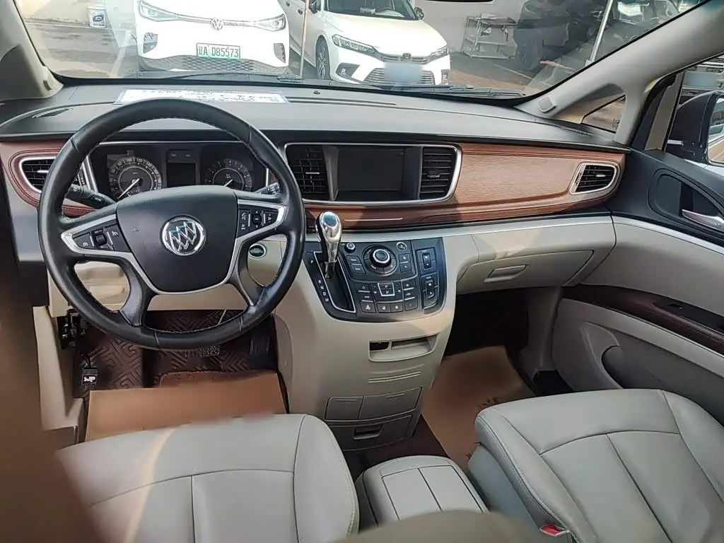 Buick GL8 2018 — Photo 15/15