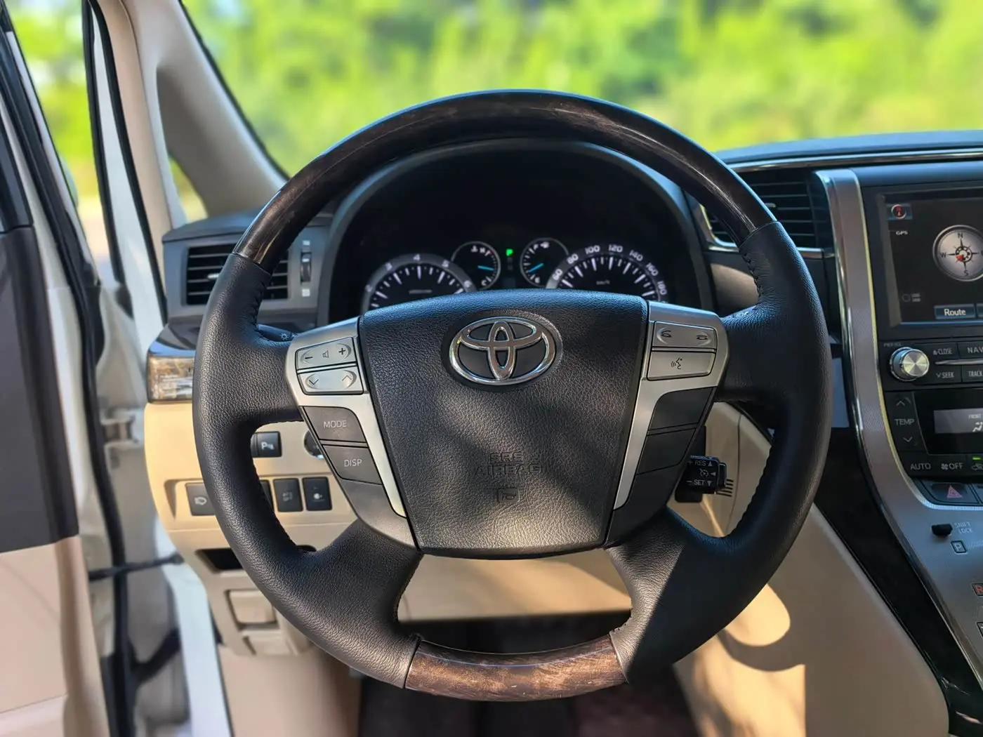 Toyota Alphard 2016 — Фото 14/20