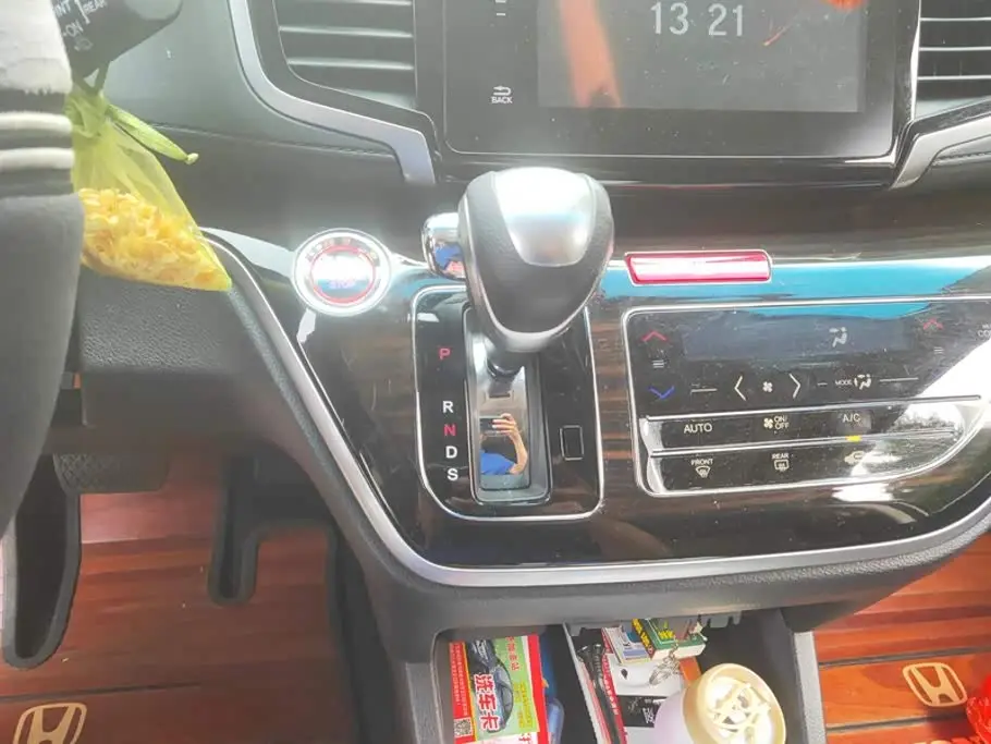 Honda Odyssey 2018 — Şəkil 16/16