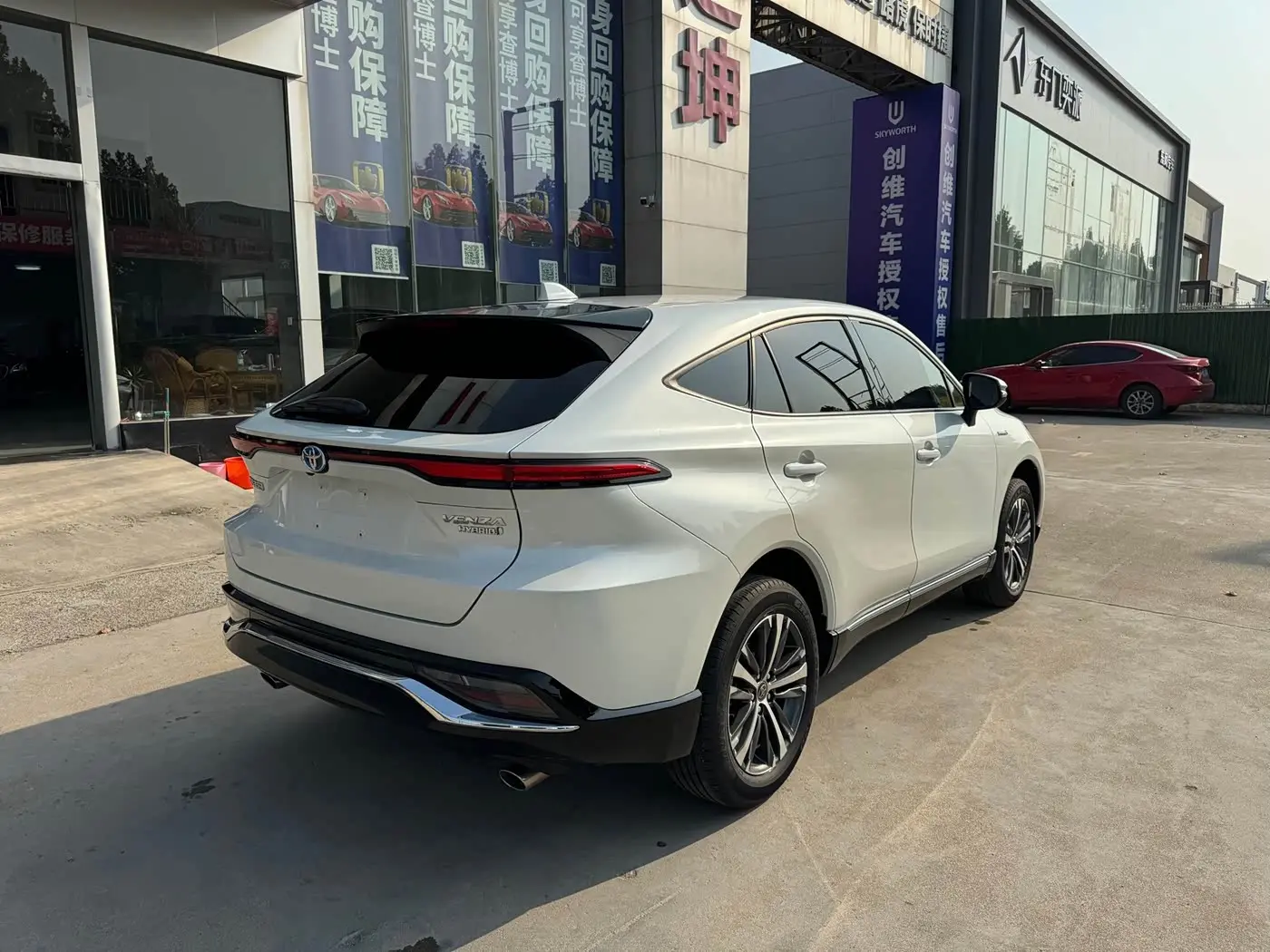 Toyota Venza 2022 — ფოტო 15/15