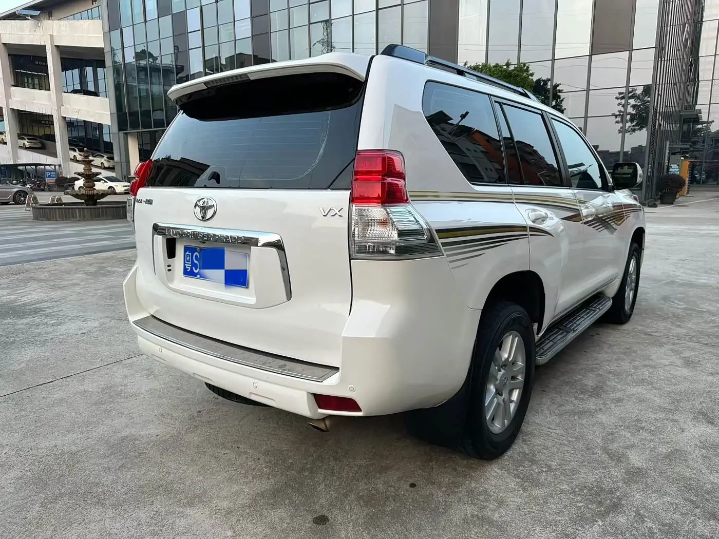 Toyota Prado 2012 — Photo 3/14