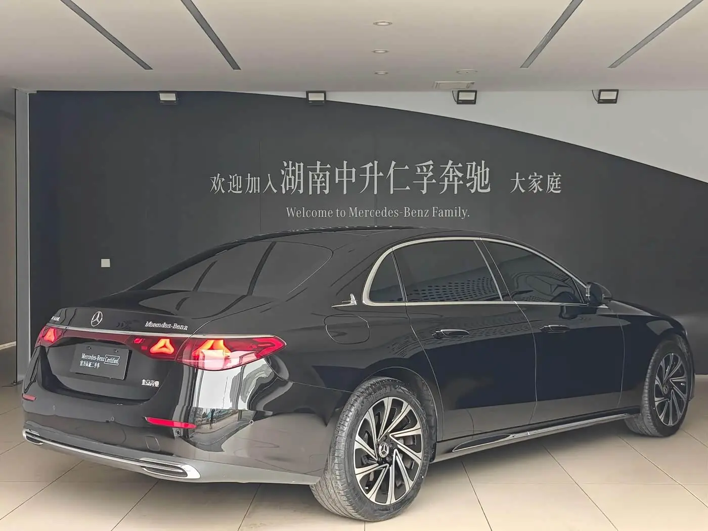 Mercedes-Benz E-Class 2025 — Photo 3/19