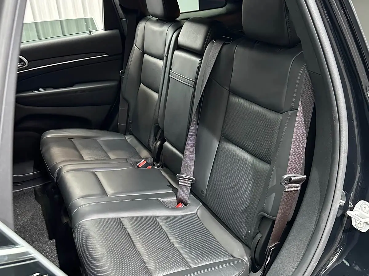 Jeep Grand Cherokee 2022 — Photo 18/20