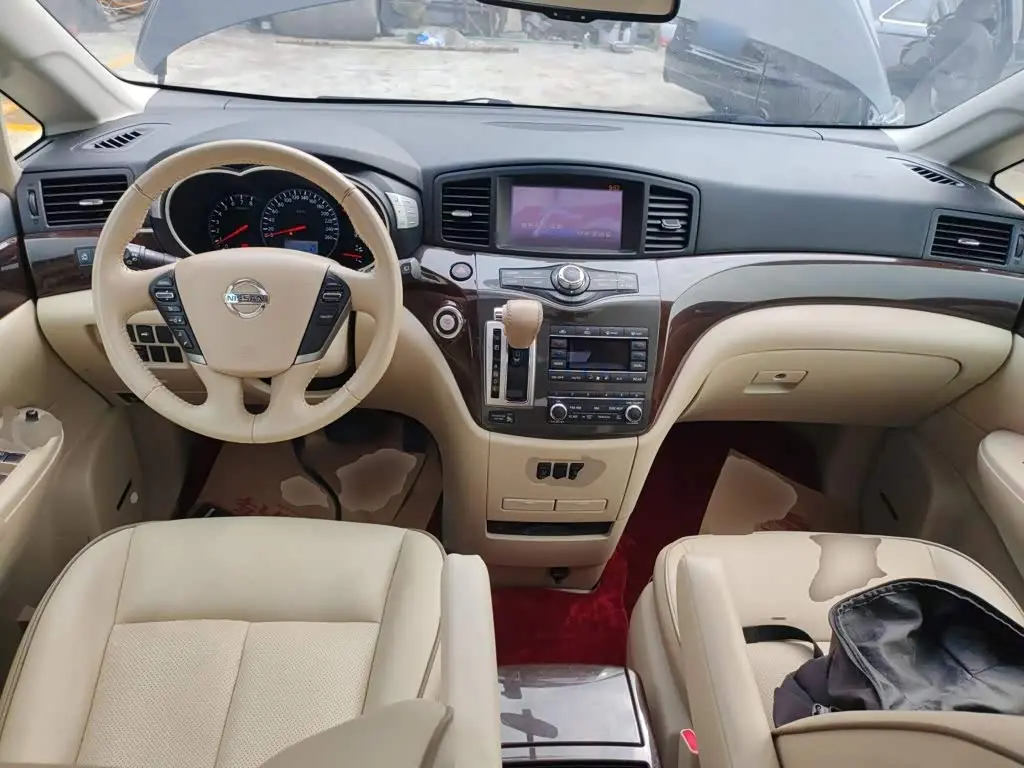 Nissan Quest 2015 — Photo 6/20
