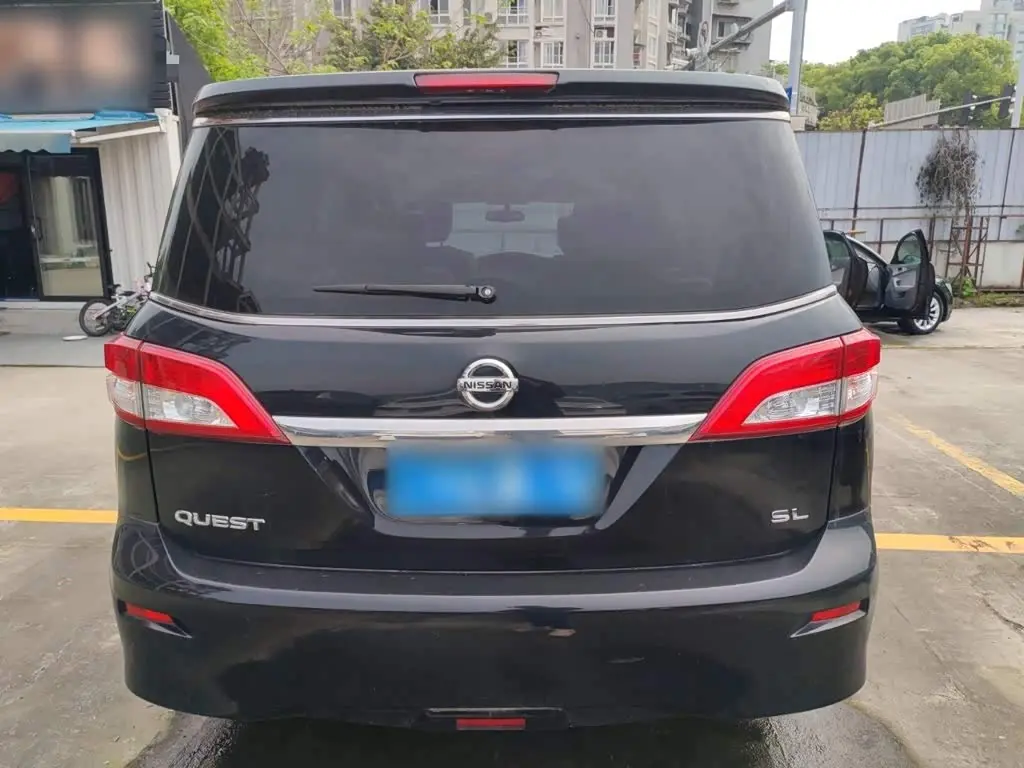 Nissan Quest 2015 — Photo 4/20