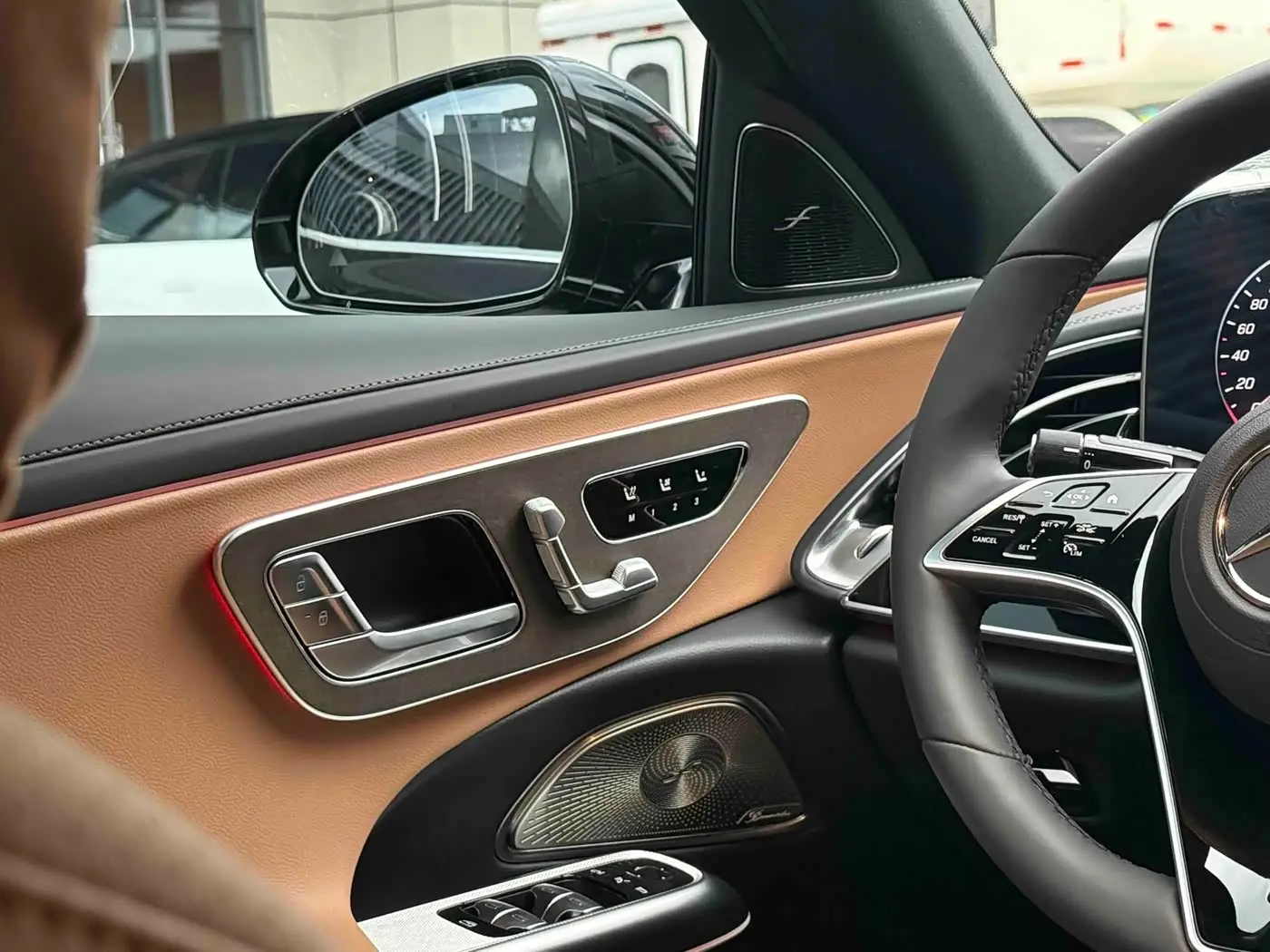 Mercedes-Benz E-Class 2025 — Фото 7/17