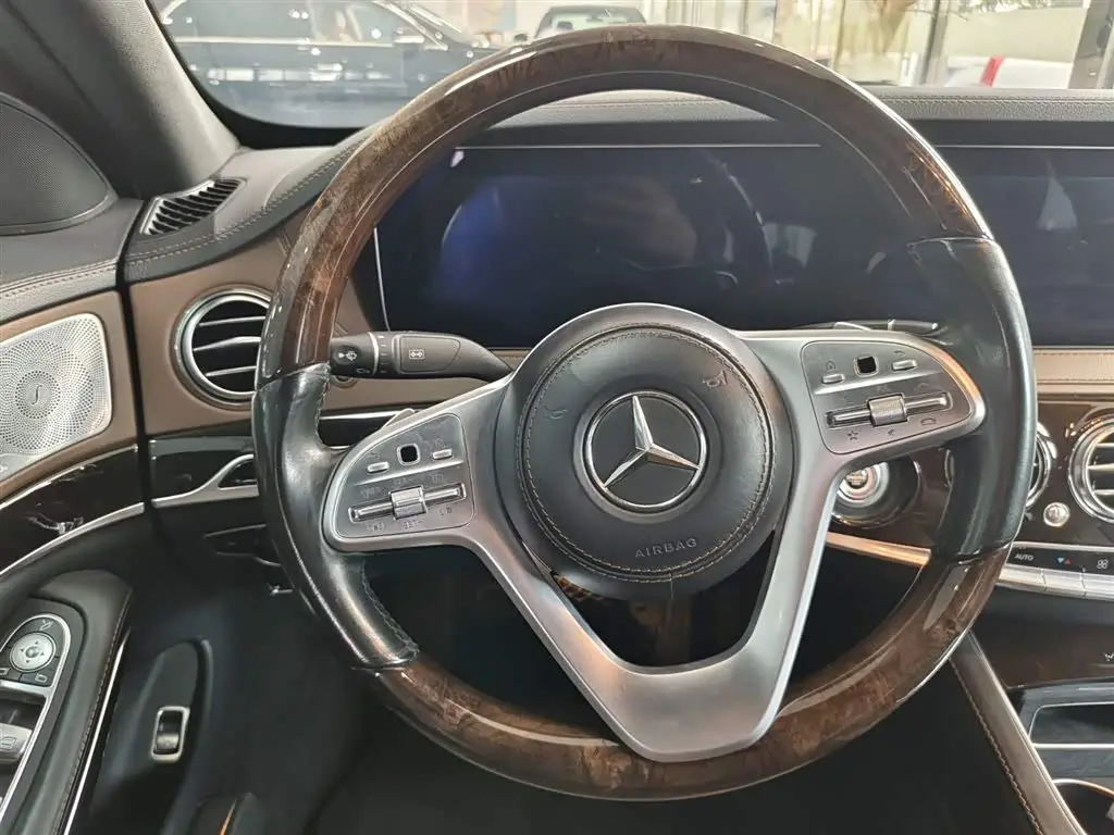 Mercedes-Benz Maybach S-Class 2018 — Photo 6/14