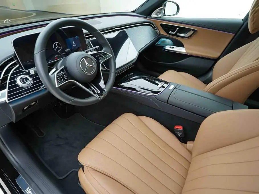 Mercedes-Benz E-Class 2025 — Photo 8/18