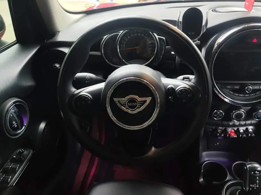 MINI MINI 2020 — Photo 15/16