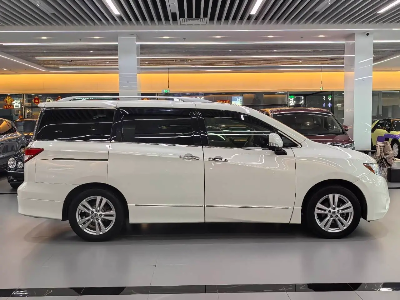 Nissan Quest 2018 — Photo 14/17