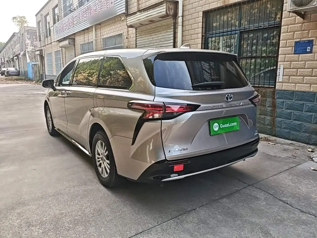 Toyota Sienna 2022 — Photo 4/19