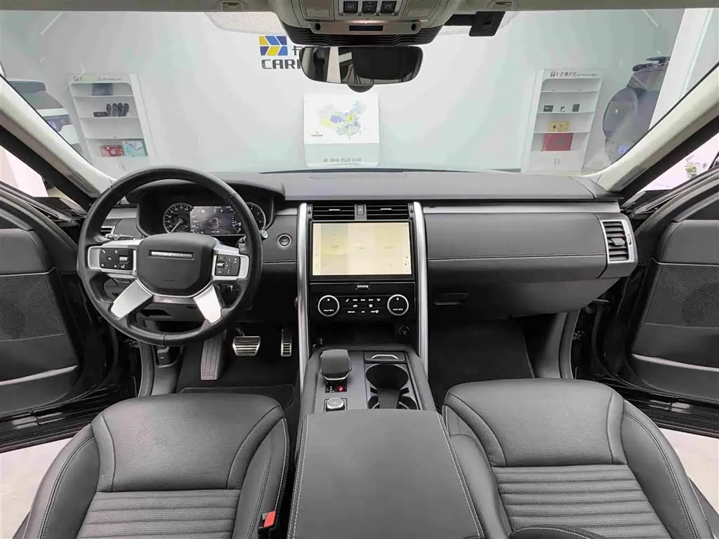 Land Rover Discovery 2023 — Photo 11/19