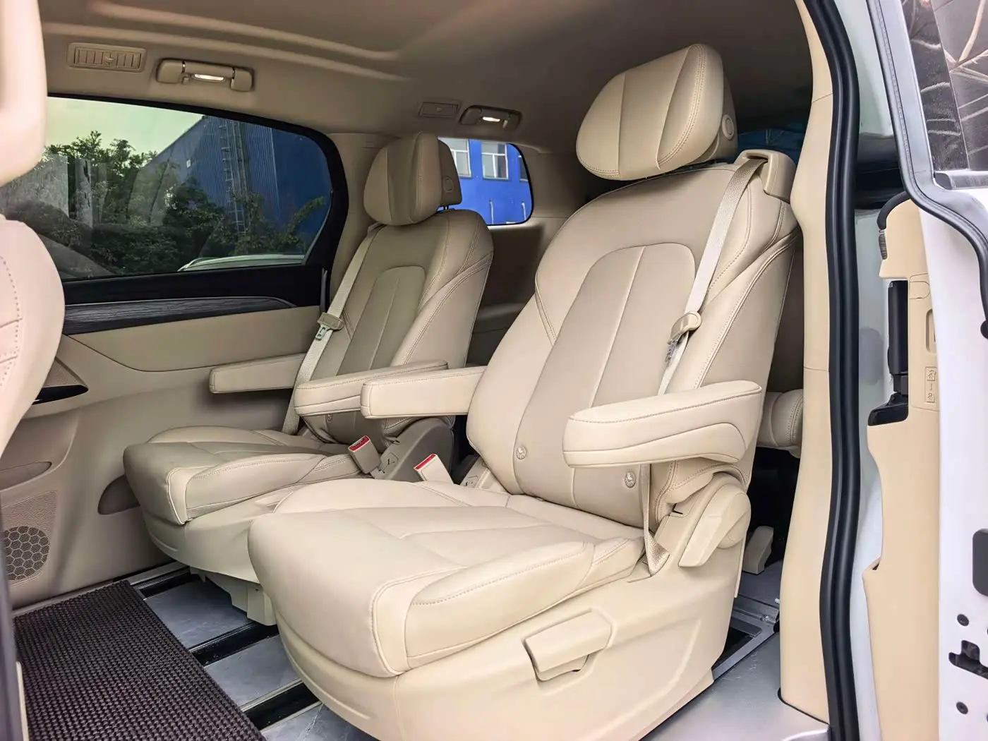 Buick GL8 New Energy 2025 — Photo 9/12