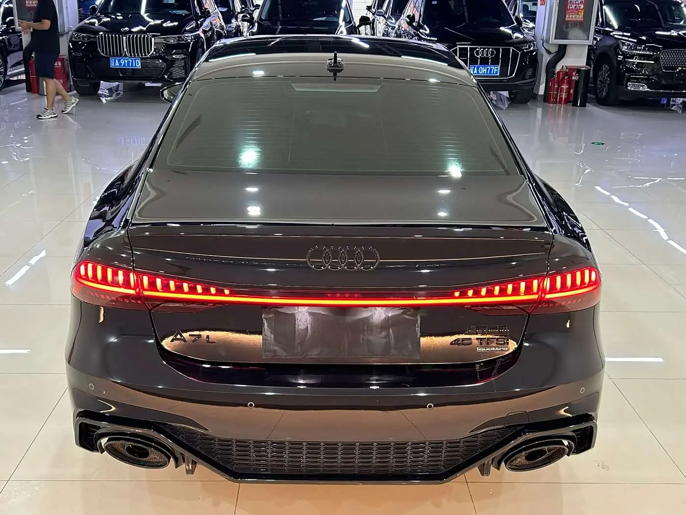 Audi A7L 2023 — Photo 8/9