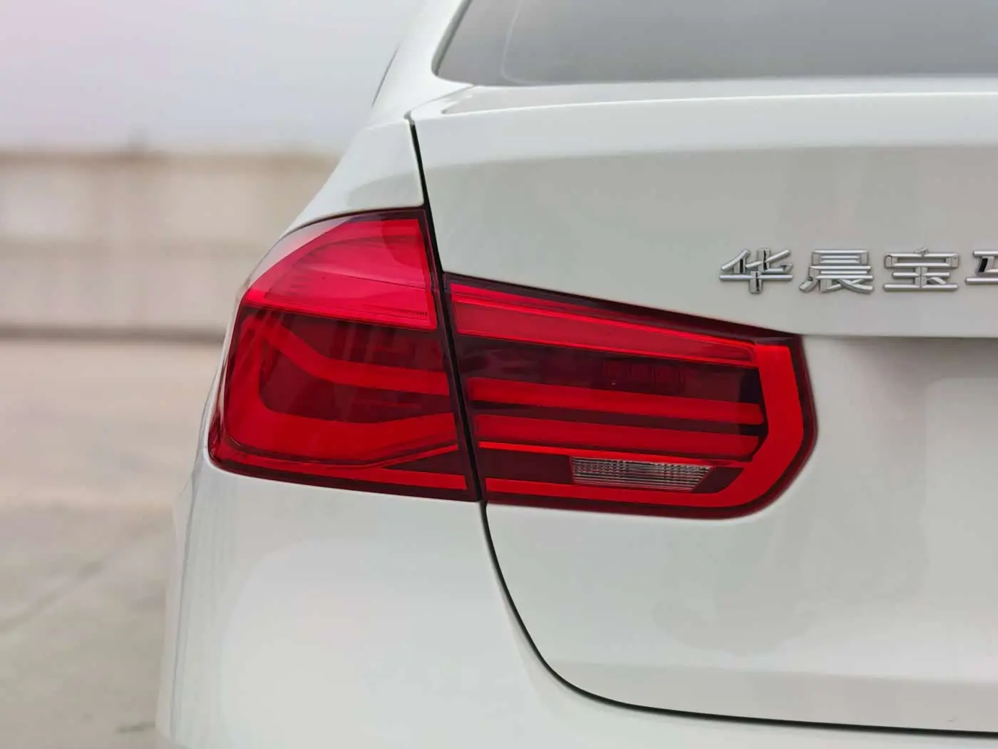 BMW 3 Series 2018 — Фото 10/20