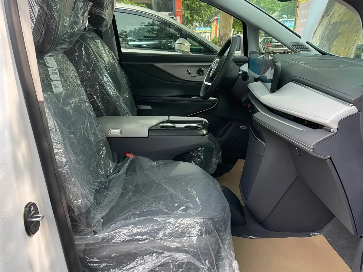 Buick GL8 2026 — Photo 9/17