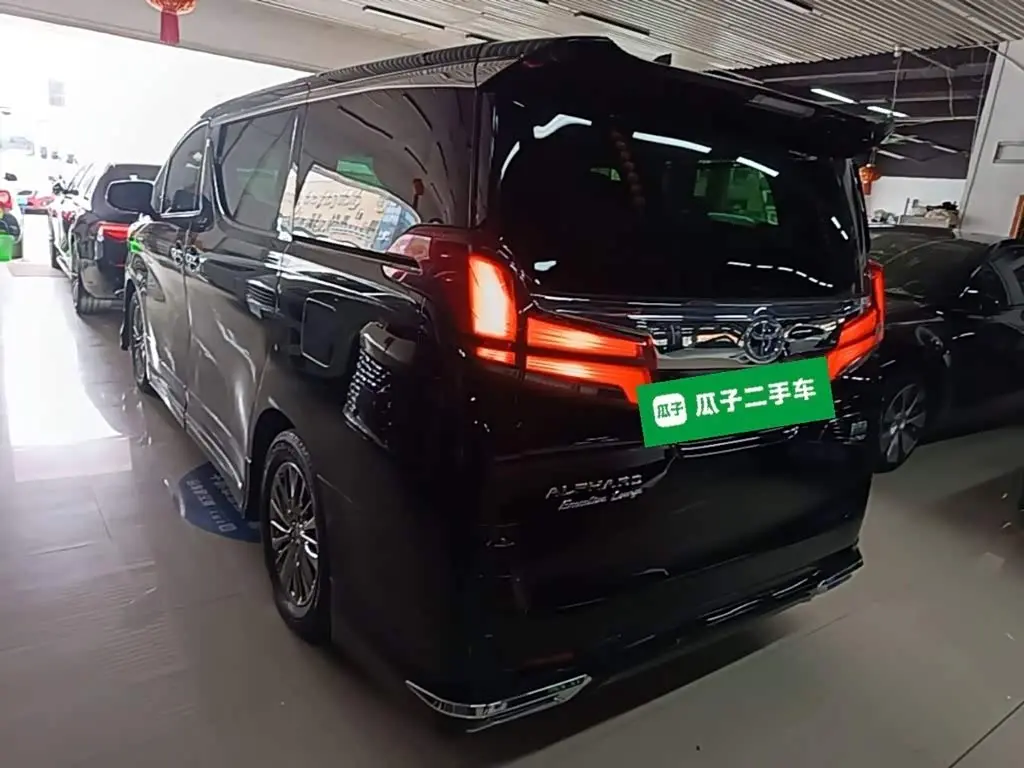 Toyota Alphard 2022 — Photo 4/19