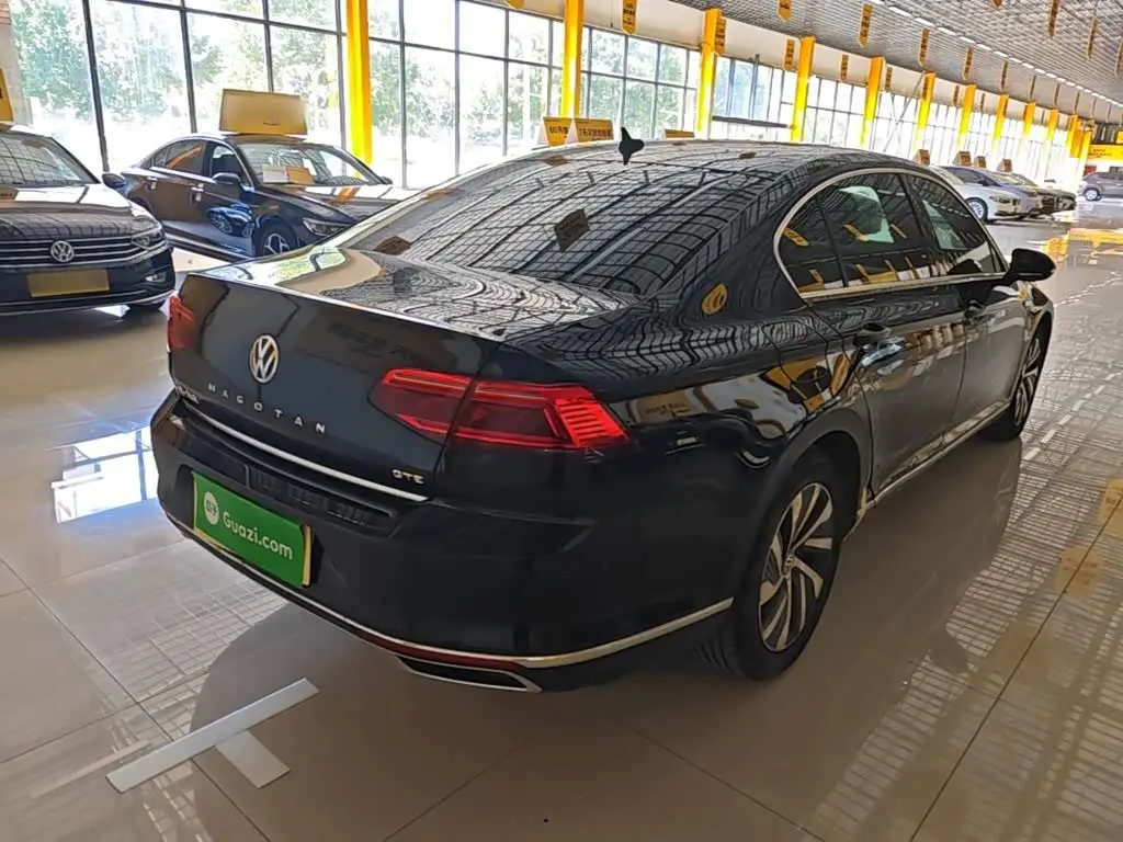 Volkswagen Magotan GTE Plug-in Hybrid 2021 — Photo 7/20