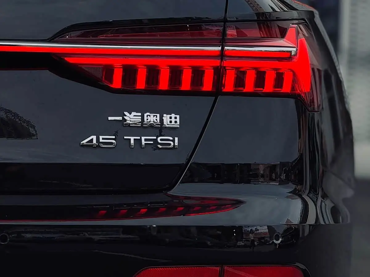 Audi A6L 2025 — Photo 12/12