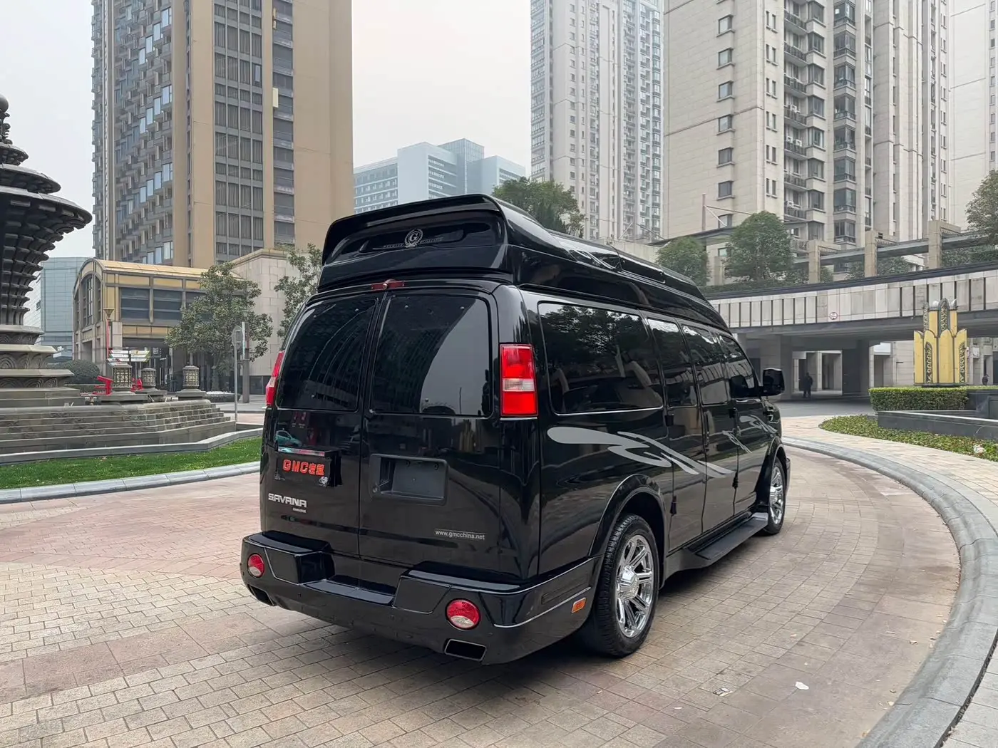 GMC Savana 2017 — Photo 7/20