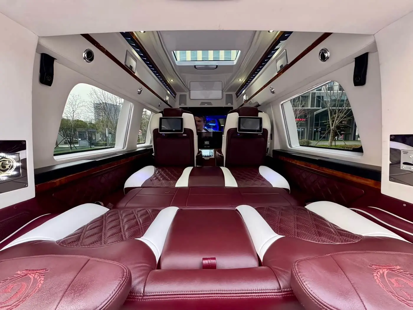 GMC Savana 2016 — Photo 19/19