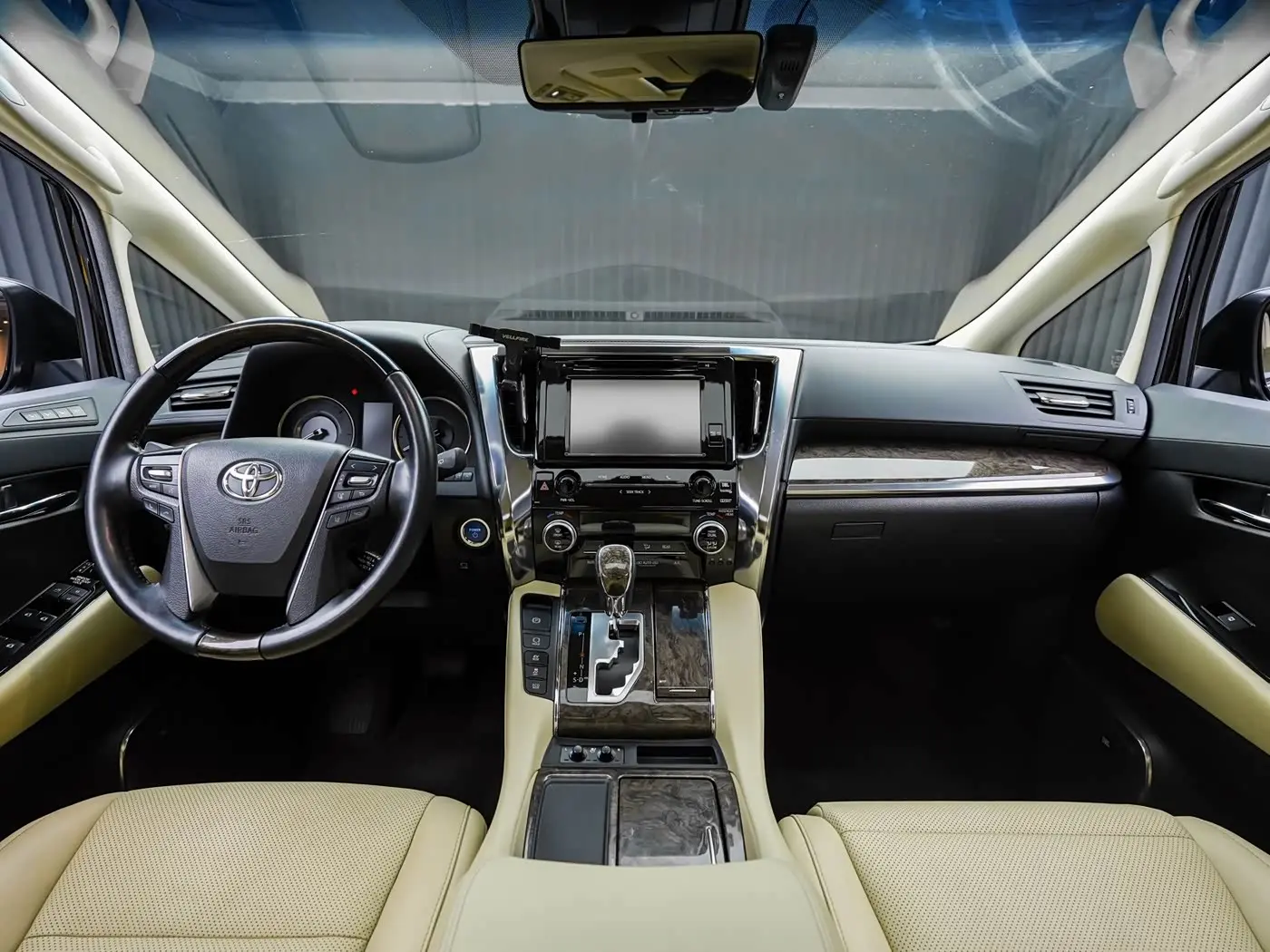 Toyota Vellfire 2020 — Photo 8/20